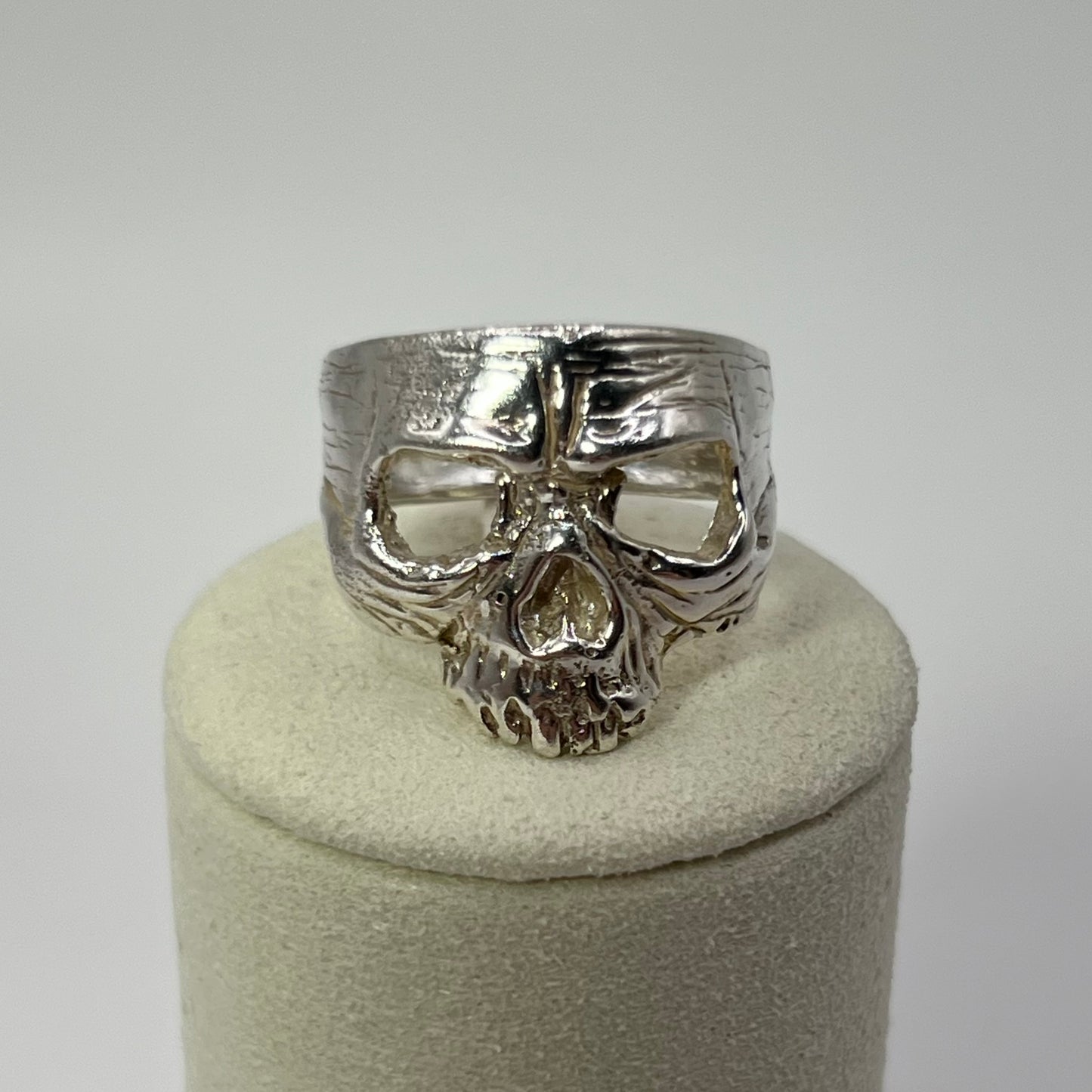 Skull ring